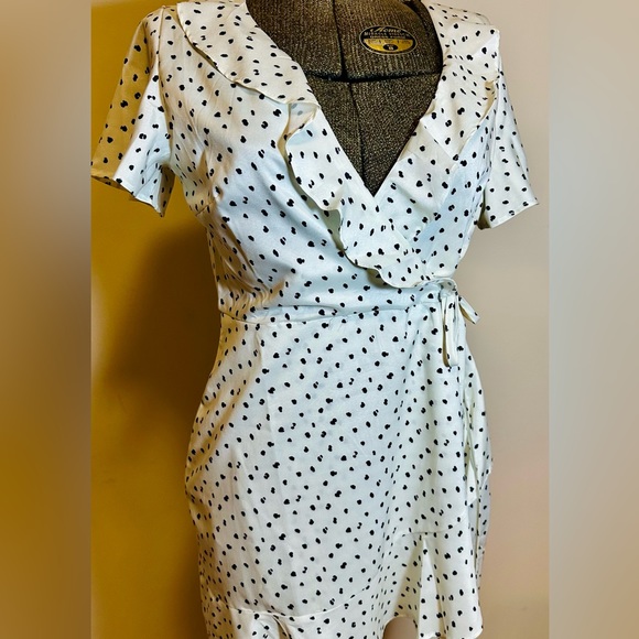 NWT Missguided Polka Dot Wrap Mini Dress - Picture 2 of 6